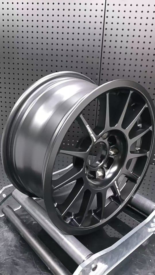 RaceFactory-fälg i profil, fälgens djup och barrel synligt